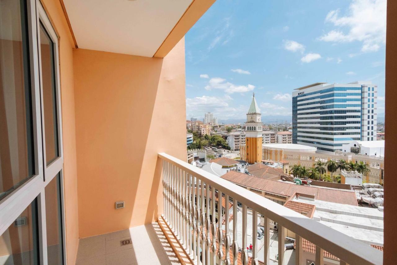 Reddoorz Premium @ Venice Luxury Bgc 2 ماكاتي المظهر الخارجي الصورة
